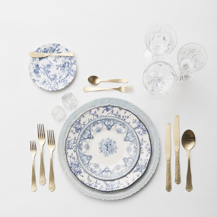 Something Blue Wedding Tablescape Algo Azul Diseño de Mesa