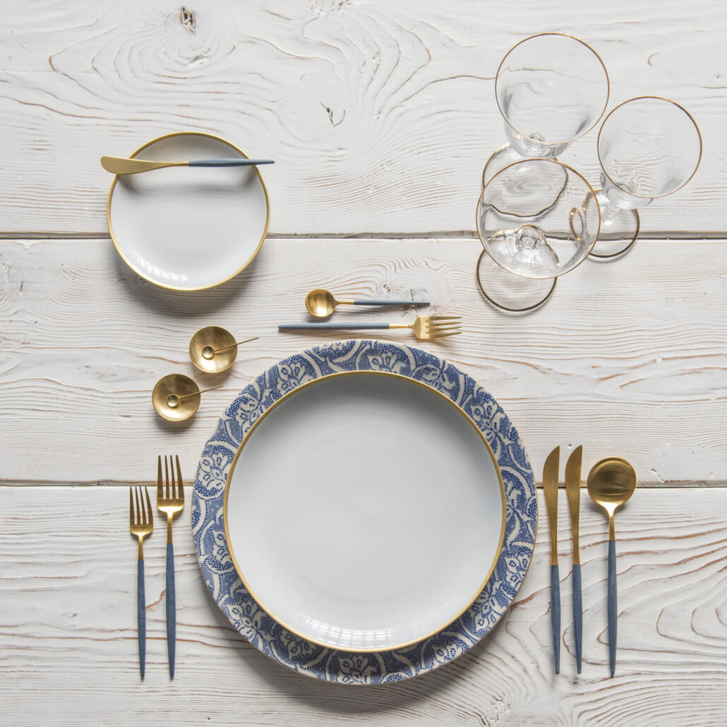 Something Blue Wedding Tablescape Algo Azul Diseño de Mesa